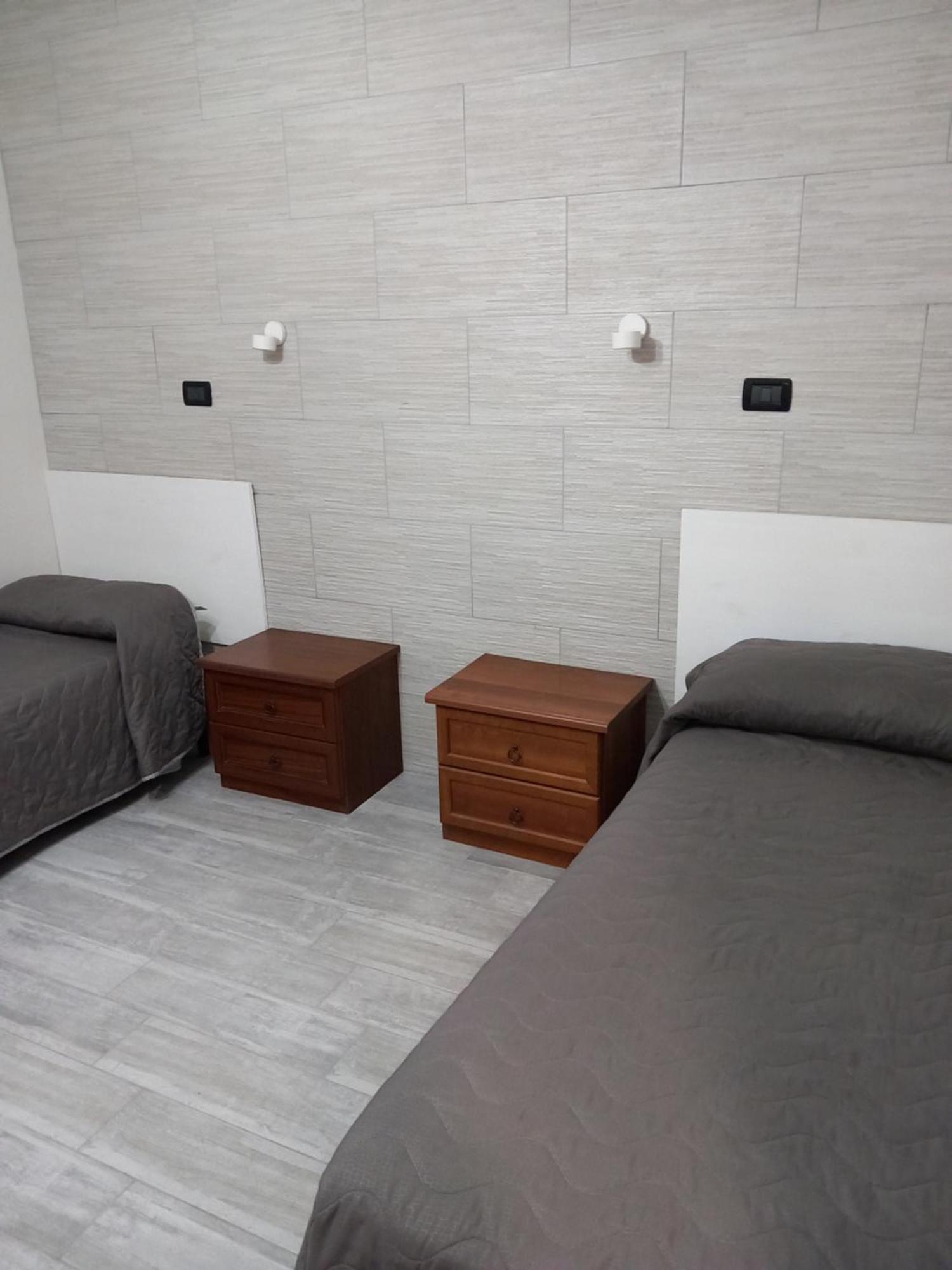 Appartamenti Cavarretta Seminterrati مونديلّو الغرفة الصورة